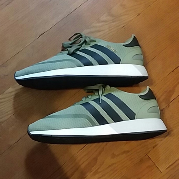 Mens Adidas sneakers - Picture 4 of 9